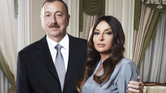 Озарбайжон президенти Илҳом Алиев ва хотини Меҳрибон Алиева.