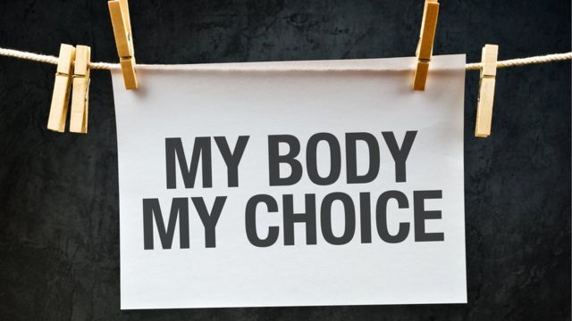 Надпись "Мое тело - мой выбор" на английском языке