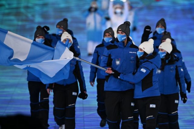 Francesca Baruzzi y Franco Dal Farra hicieron flamear la bandera argentina en el Estadio Nacional de Pekín.