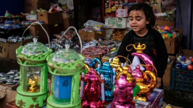 رمضان حزين هكذا استقبلت غزة شهر رمضان في أعقاب القصف الإسرائيلي Bbc News عربي