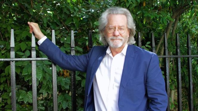 AC Grayling: "El referendo del Brexit y la elección de Trump muestran que algo no funcionó en los sistemas democráticos" - BBC News Mundo