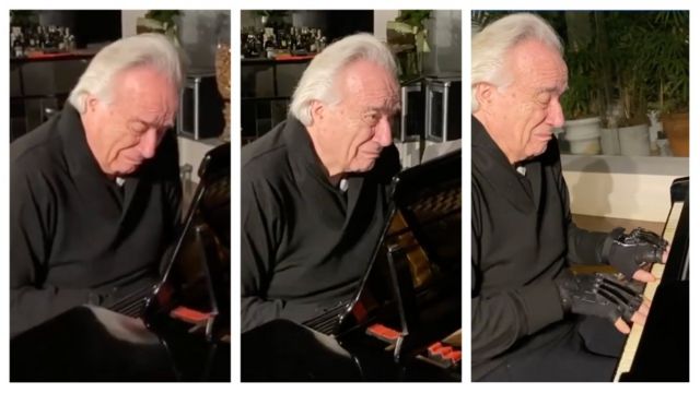 Maestro e pianista João Carlos Martins tocando Bach em vídeo publicado no Instagram