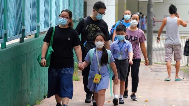 香港同时爆发上呼吸道感染，部分小学年级停面授课。