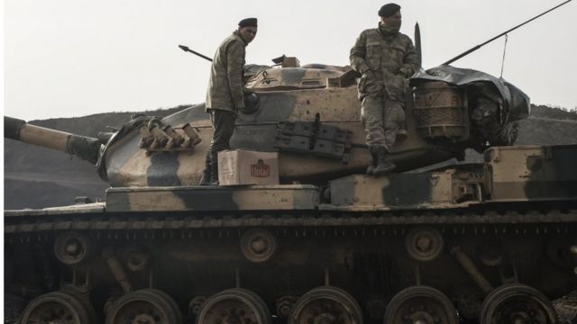 الأتراك يكثفون من عملياتهم العسكرية الجوية والبرية في عفرين