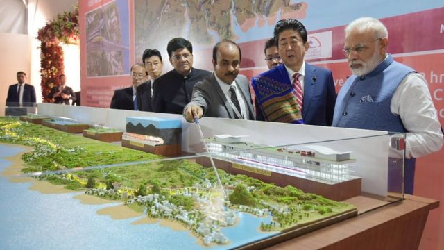 นายกรัฐมนตรีอินเดียและญี่ปุ่นร่วมพิธีวางศิลาฤกษ์โครงการก่อสร้างรถไฟหัวกระสุนสายแรกของอินเดีย