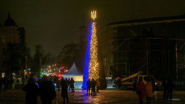 Новорічні ялинки України: які вони і що символізують - BBC News Україна