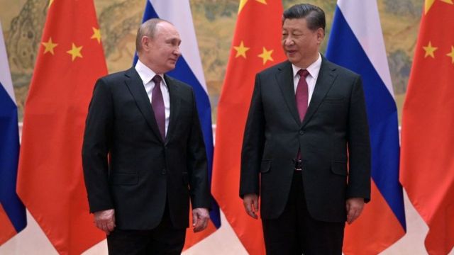 O presidente russo Vladimir Putin se destaca entre os líderes mundiais nos Jogos Olímpicos de Inverno de Pequim