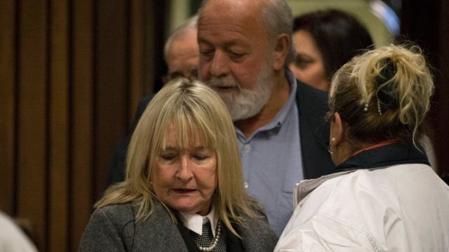 Los padres de Reeva Steenkamp mostraron sorpresa ante la sentencia de seis años.