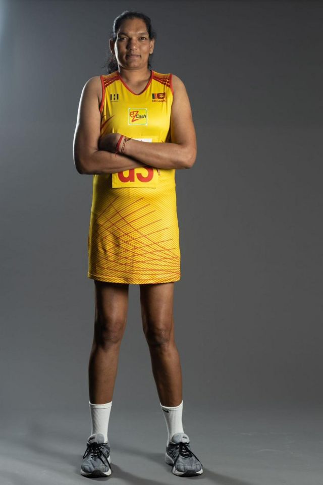 இலங்கையின் தேசிய அணியிலிருந்து ஓய்வு பெற்றுள்ள உலகில் உயரமான வலைப்பந்தாட்ட வீரர் தர்ஜினி சிவலிங்கம்