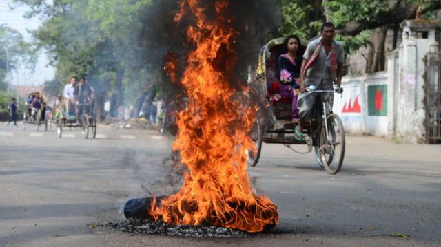 নির্বাচনকে ঘিরে সহিংসতার আশঙ্কাও আছে অনেকের মধ্যে। 