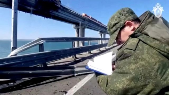 Nhân viên điều tra Nga tại cầu Kerch