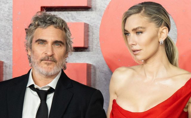 Joaquin Phoenix y Vanessa Kirby en la presentación de Napoleón. 