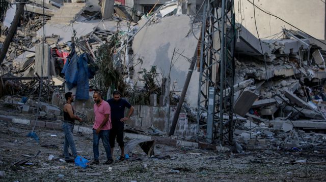 i̇srail-filistin sorunu: gazze'de bazı aileler 'asla terk etmeyeceğim'  diyerek evlerinden ayrılmıyor - bbc news türkçe