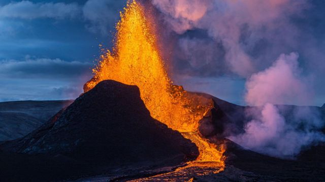 எரிமலை வெடிப்பை கட்டுப்படுத்த முடியுமா? என்ன சொல்கிறார்கள் விஞ்ஞானிகள்