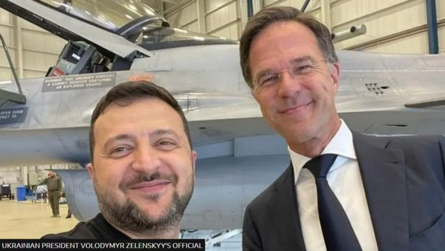 مارک روته، نخست وزیر هلند (راست) که با آمدن دولت جدید کنار می‌رود، در ماه اوت با انتقال جنگنده‌های اف-۱۶ به اوکراین موافقت کرده بود، اما آقای ویلدرس مخالف کمک‌های بیشتر به کی‌یف است