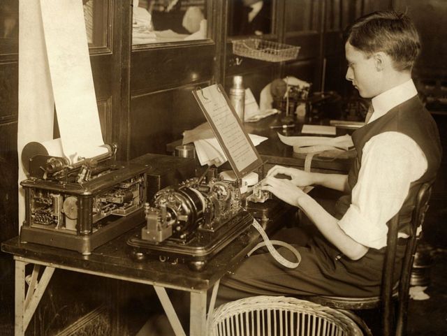 Dönemin telgraf makinalarından biri