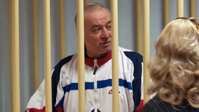 Sergei Skripal atrás de grade
