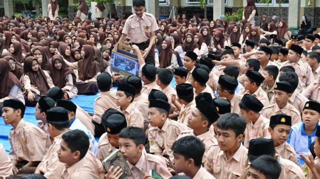 طلاب في أندونيسيا