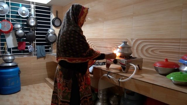 রান্নার জন্য চুলায় গ্যাস না পাওয়ার অভিযোগ করছেন অনেকেই