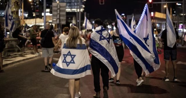 Tel Aviv'de yapılan haftalık Cumartesi yürüyüşü