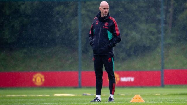 Erik ten Hag in training in preparation for the FA Cup final