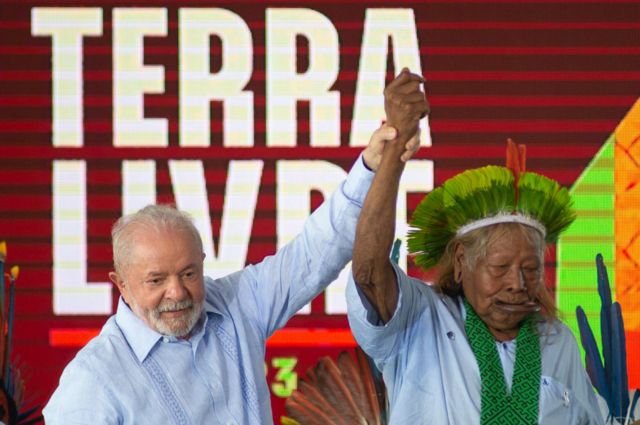 Lula com liderança indígena