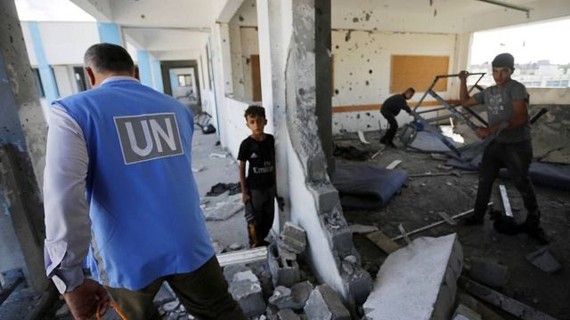 Escuela de UNRWA dañada en un bombardeo