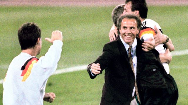 تیم ملی آلمان غربی با هدایت فرانتس بکن‌باوئر قهرمان جام جهانی ۱۹۹۰ ایتالیا شد