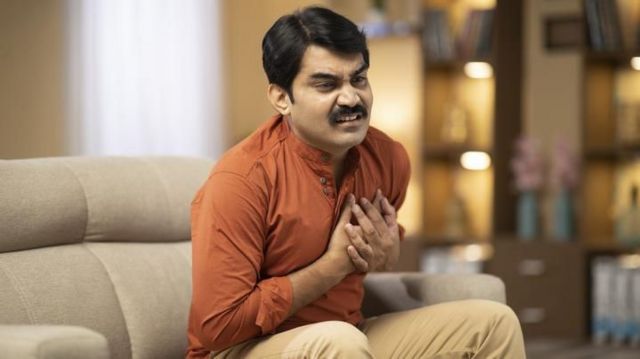 கொரோனா - மாரடைப்பு என்ன தொடர்பு?
