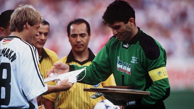 احمد رضا عابدزاده و یورگن کلینزمن کاپیتان‌های ایران و آلمان در جام جهانی ۱۹۹۸