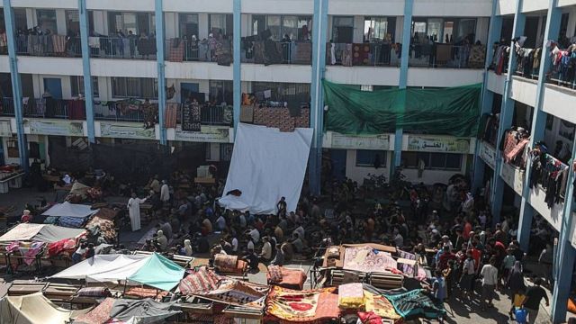 Desplazados en una escuela de UNRWA