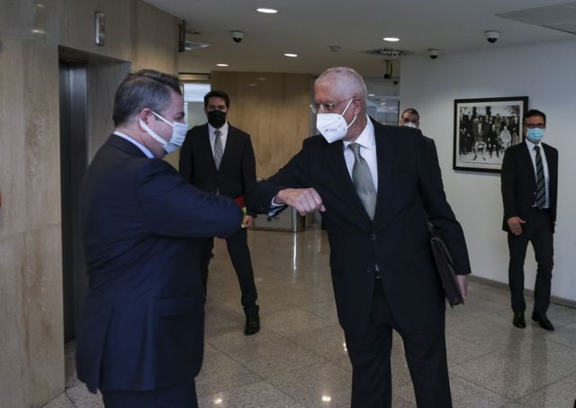 Mısırlı ve Türk Dışişleri Bakan Yardımcıları, istikşafi görüşmeler sırasında.