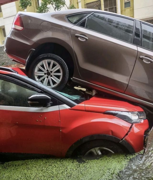 சென்னை வெள்ளத்தில் பாதிக்கப்பட்ட கார்கள்