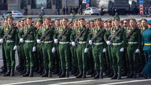 Filas del ejercito ruso en una ceremonia de celebración 