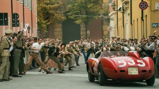 در ساخت فیلم فراری از ۳۹۳ ماشین کلاسیک استفاده شده است