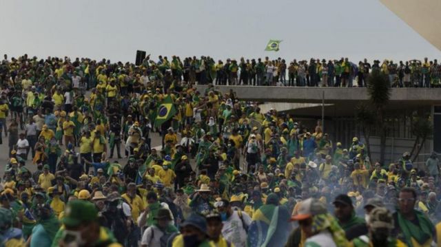 பிரேசிலில் நடப்பது என்ன?