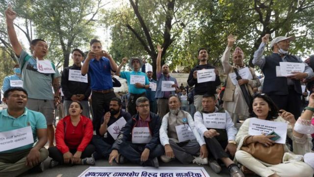 शरणार्थी प्रकरणलाई लिएर गत साता राजधानी काठमाण्डूमा भएको प्रदर्शनमा सहभागी