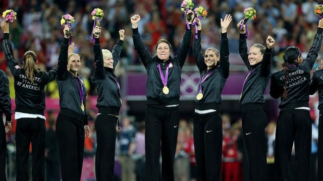 Seleção dos EUA com a medalha de ouro da Olimpíada de Londres, em 2012