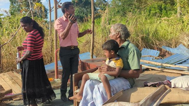 மலையக தமிழரின் வீடு இடிப்பா