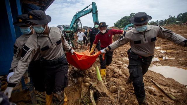 Longsor Natuna 44 Korban Telah Dievakuasi Dan 10 Dalam Pencarian Bbc