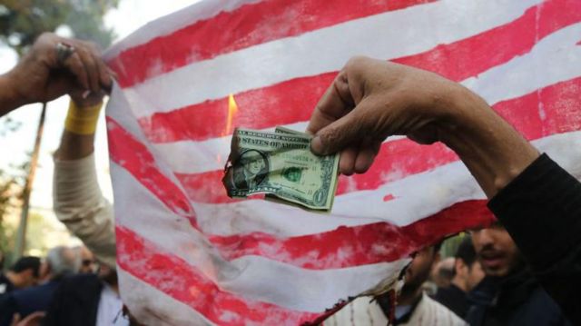 سوزاندن دلار در ایران