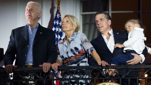 Joe Biden, la primera dama Jill Biden y Hunter Biden, con su hijo Beau, en la Casa Blanca el 4 de julio.