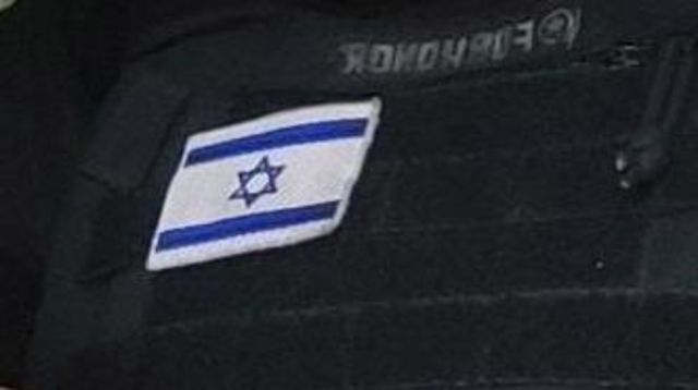 Bandeira de Israel em colete à prova de balas 