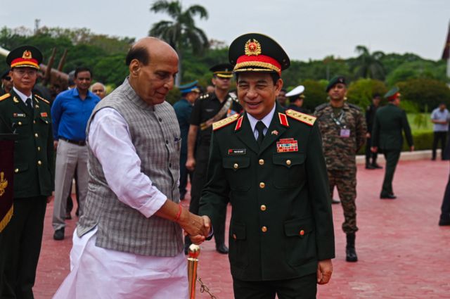 Bộ trưởng Bộ Quốc Phòng Việt Nam, Đại tướng Phan Văn Giang có cuộc gặp với người đồng cấp Ấn Độ, Rajnath Singh