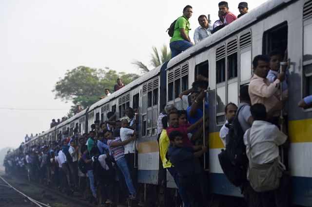 ලොකෝමොටිව් දුම්රිය ඉංජිනේරු සංගමයට අයත් සේවකයින් මාර්තු 14 වැනිදා මධ්යම රාත්රියේ සිට ක්රියාත්මක වන පරිදි සංඛේත වැඩ වර්ජනයක් ආරම්භ කර තිබේ.