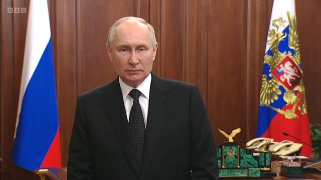 پوتین در حال سخنرانی در تلویزیون روسیه