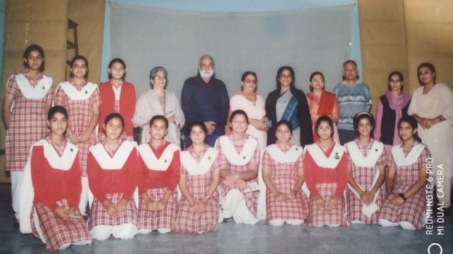 Sargam ayaa fadhisa safka bidix