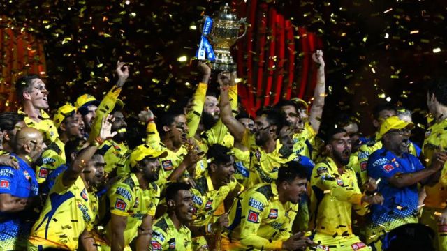 தோனி கரங்களில் 5-வது முறையாக கோப்பை