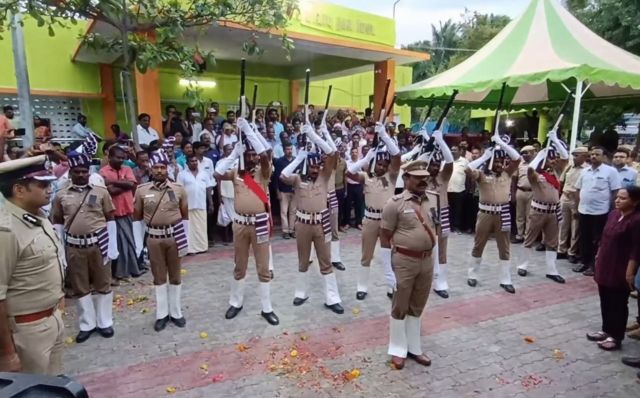 டிஐஜி விஜயகுமாருக்கு இறுதி மரியாதை செலுத்திய காவல்துறையினர்