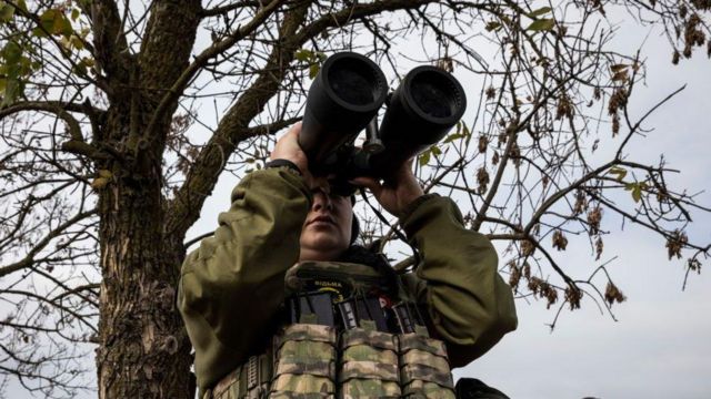 Военнослужащая ВСУ на берегу Днепра